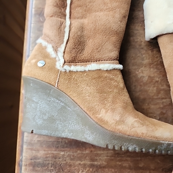 UGG Sandra wedge heel tan suede upper shearling lining sz 7 - Picture 9 of 10